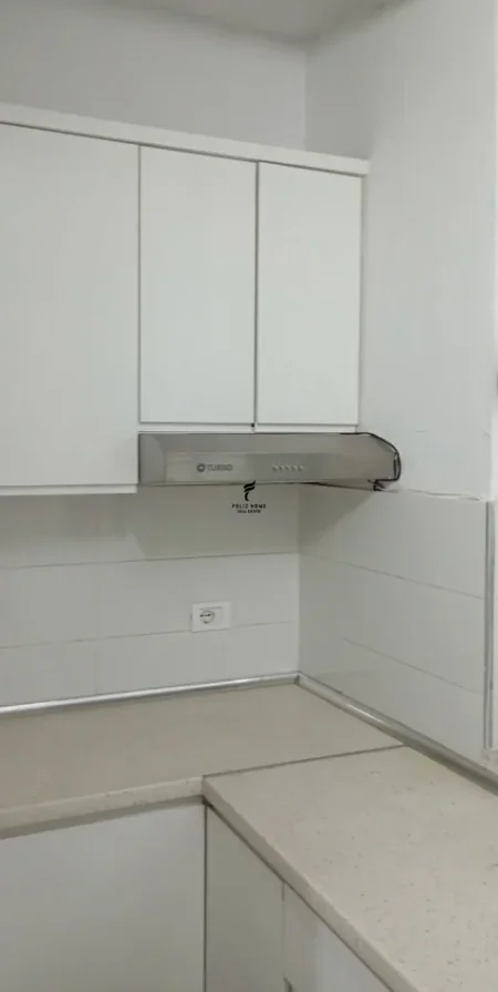 Tirane, jepet me qera apartament 1+1 Kati 1, 50 m² 350 € (BRRYLI)