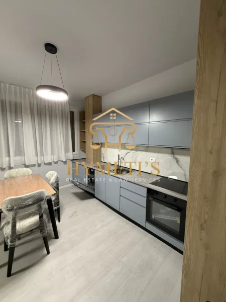 Tirane, jepet me qera apartament 2+1+Ballkon , 700 € (River Residence)