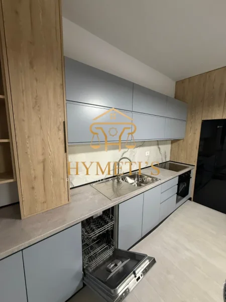 Tirane, jepet me qera apartament 2+1+Ballkon , 700 € (River Residence)