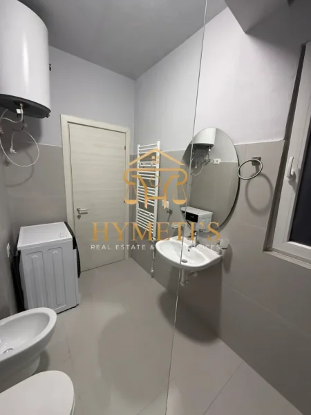 Tirane, jepet me qera apartament 2+1+Ballkon , 700 € (River Residence)