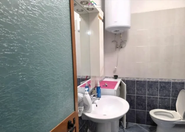 Tirane, jepet me qera apartament 1+1+Ballkon Kati 7, 62 m² 420 € (astir)