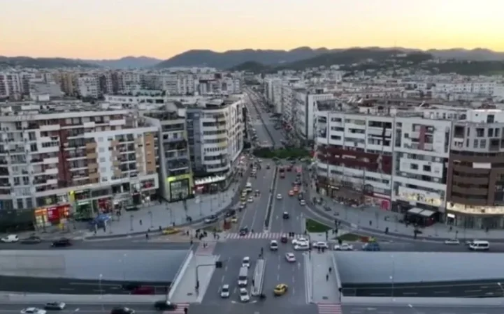 Tirane, jepet me qera apartament 1+1 Kati 0, 45 m² 200 € (astir)