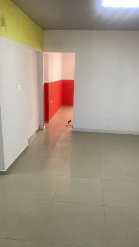 Tirane, jepet me qera dyqan Kati 0, 55 m² 600 € (TREGU ELEKTRIK)