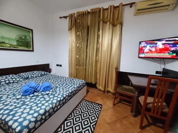 Tirane, jepet me qera garsonier 1+1 Kati 1, 340 € (gjon mili)