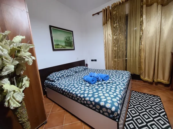 Tirane, jepet me qera garsonier 1+1 Kati 1, 340 € (gjon mili)