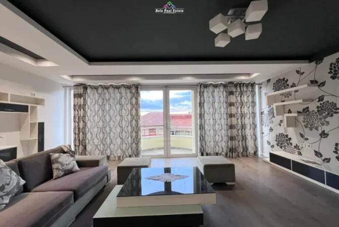 Tirane, jepet me qera Vile , 880 m² 1.500 € (porcelan)