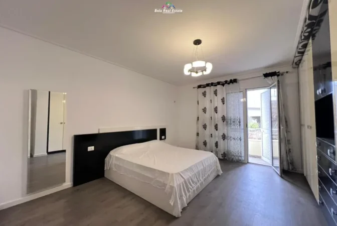 Tirane, jepet me qera Vile , 880 m² 1.500 € (porcelan)