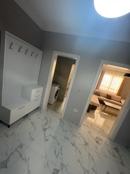Tirane, jepet me qera apartament 2+1+Ballkon Kati 3, 110 m² 600 € (Rruga Idriz Dollaku)