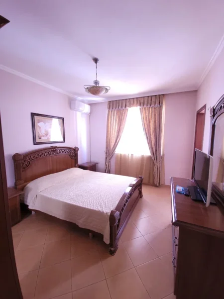 Tirane, jepet me qera apartament 2+1+Ballkon Kati 8, 125 m² 800 € (Gjergj Fishta)