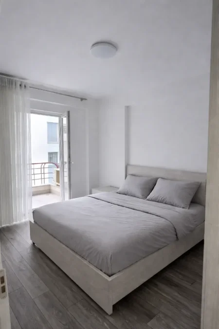 Tirane, jepet me qera apartament 2+1+Ballkon Kati 3, 83 m² 650 € (Liqeni i Thate, Tirane)