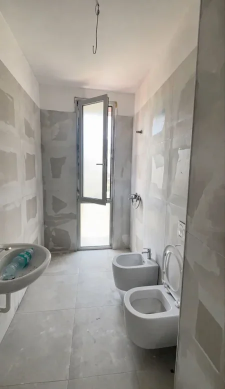 Tirane, jepet me qera ambjent biznesi Kati 5, 148 m² 900 € (Farmacia 10)