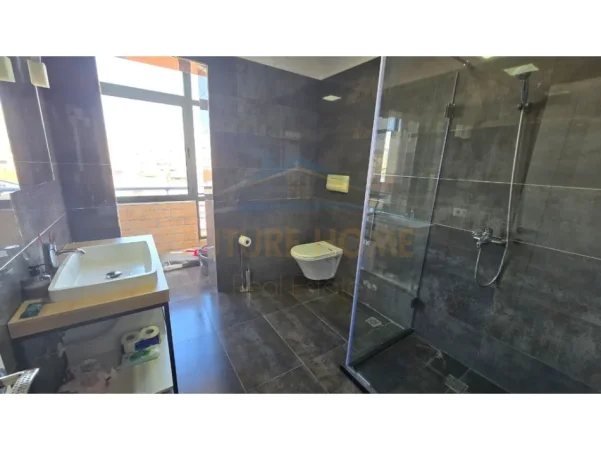 Tirane, shitet apartament 2+1+Ballkon Kati 5, 126 m² 230.000 € (Selite)