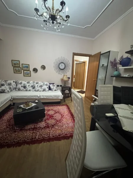 Tirane, jepet me qera apartament 2+1 , 89 m² 600 € (Komuna Parisit)