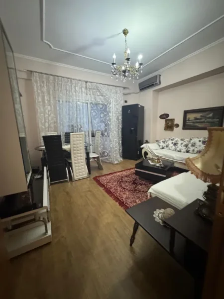 Tirane, jepet me qera apartament 2+1 , 89 m² 600 € (Komuna Parisit)