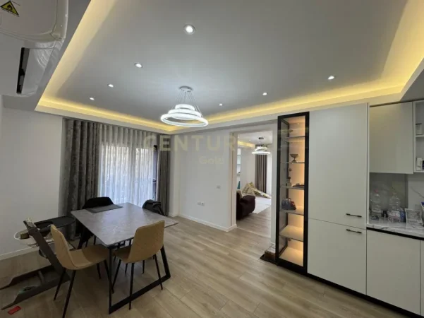 Tirane, jepet me qera apartament 2+1+Aneks+Ballkon Kati 4, 140 m² 1.200 € 