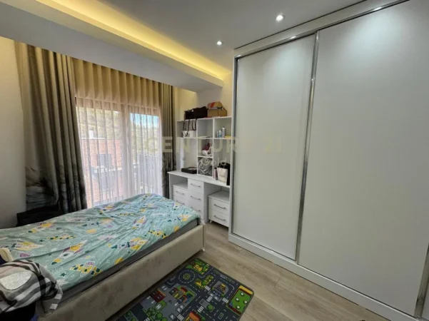 Tirane, jepet me qera apartament 2+1+Aneks+Ballkon Kati 4, 140 m² 1.200 € 