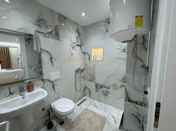 Tirane, jepet me qera apartament 2+1+Aneks+Ballkon Kati 4, 140 m² 1.200 € 