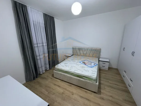 Tirane, jepet me qera apartament 1+1+Ballkon Kati 4, 88 m² 400 € (Paskuqan)