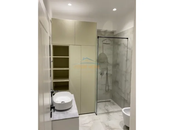 Tirane, shitet apartament 1+1+Ballkon Kati 9, 61 m² 130.000 € (Unaza e Re)
