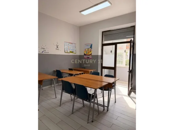 Tirane, jepet me qera ambjent biznesi Kati 3, 98 m² 850 € 