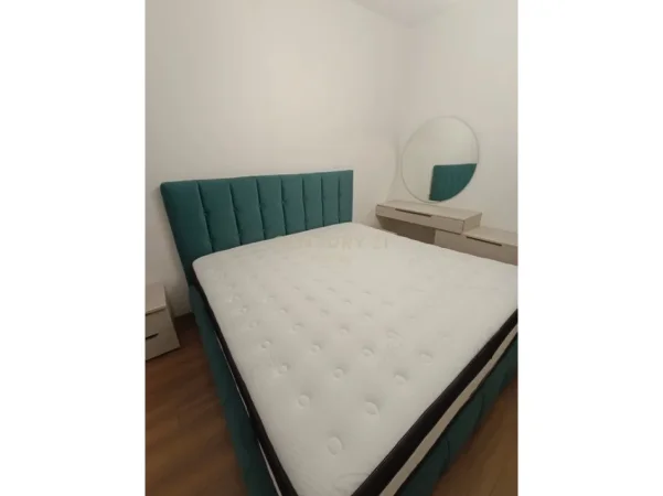 Tirane, jepet me qera apartament 1+1+Aneks+Ballkon Kati 4, 70 m² 750 € (Ambasada Amerikane)