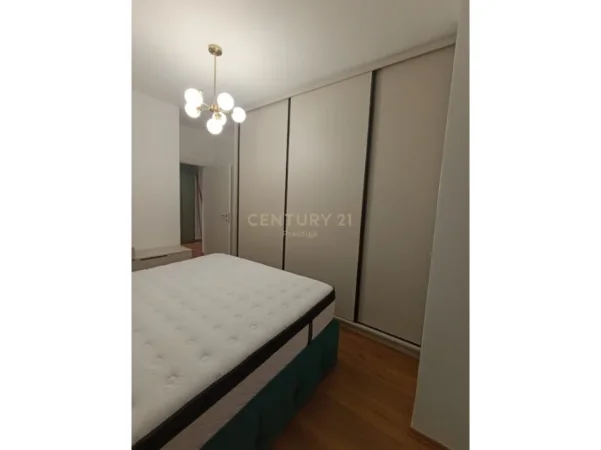 Tirane, jepet me qera apartament 1+1+Aneks+Ballkon Kati 4, 70 m² 750 € (Ambasada Amerikane)