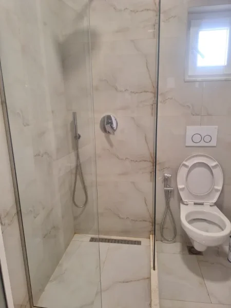 Tirane, jepet me qera garsonier 1+1 Kati 7, 30 m² 400 € 
