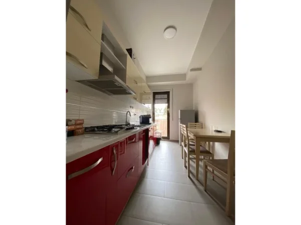 Tirane, jepet me qera ambjent biznesi Kati 3, 105 m² 1.200 € (Garda)