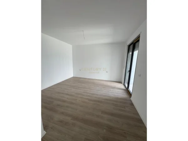 Tirane, shes apartament 2+1+Aneks+Ballkon Kati 6, 118 m² 213.000 € 