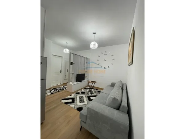 Tirane, shitet apartament 1+1+Ballkon Kati 4, 135.000 € (Oxhaku)