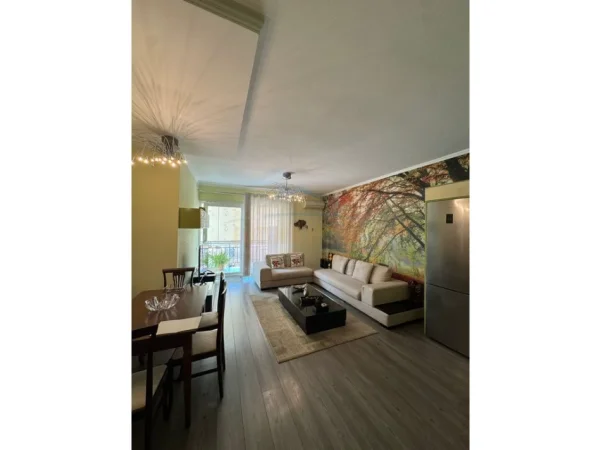 Tirane, jepet me qera apartament 2+1+Ballkon Kati 4, 105 m² 1.200 € (Rruga e Barrikadave)