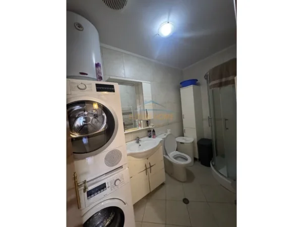 Tirane, jepet me qera apartament 3+1+Ballkon Kati 7, 109 m² 900 € (Rruga e Bogdaneve)