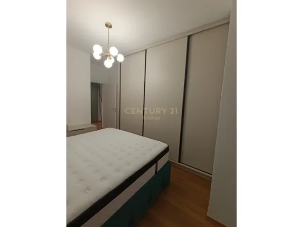 Tirane, jepet me qera apartament 1+1+Ballkon Kati 3, 75 m² 750 € (Shkolla Osman Myderizi)