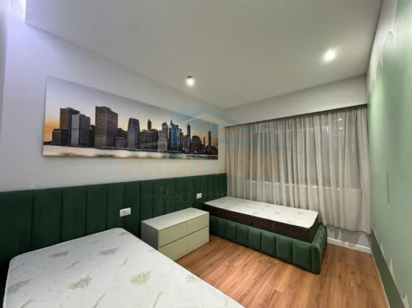 Tirane, jepet me qera apartament 2+1+Ballkon Kati 7, 120 m² 2.000 € (Blloku)