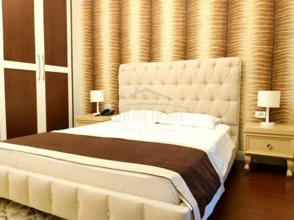 Korce, shitet hotel , 700 m² (Korce)