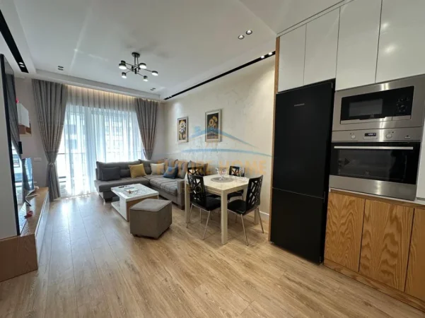 Tirane, jepet me qera apartament 1+1+Ballkon Kati 9, 58 m² 700 € (21 Dhjetori)