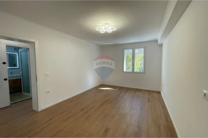 Tirane, shitet apartament , 44 m² 132.000 € 