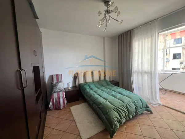 Tirane, jepet me qera apartament 1+1+Ballkon Kati 2, 74 m² 600 € (Parku)