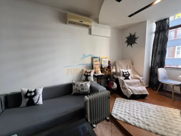 Tirane, jepet me qera apartament 1+1+Ballkon Kati 2, 74 m² 600 € (Parku)