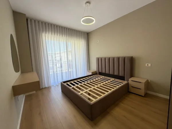 Tirane, shes apartament 1+1+Ballkon Kati 8, 73 m² 125.000 € (Prane Return Bar,rruge kreyesore)
