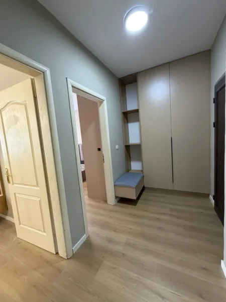 Tirane, shes apartament 1+1+Ballkon Kati 8, 73 m² 125.000 € (Prane Return Bar,rruge kreyesore)