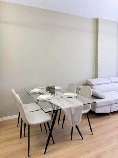 Tirane, shes apartament 1+1+Ballkon Kati 8, 73 m² 125.000 € (Prane Return Bar,rruge kreyesore)