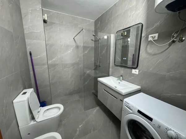 Tirane, shes apartament 2+1 Kati 5, 94 m² 190.000 € (prane Globe)