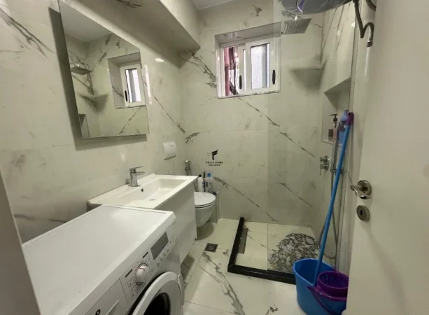 Tirane, jepet me qera apartament 2+1 Kati 2, 85 m² 800 € (BLLOKU)