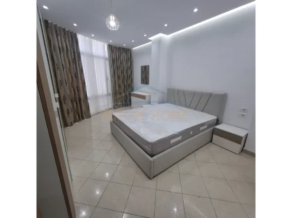 Tirane, jepet me qera apartament 2+1 Kati 3, 580 € (prane Shinjatari)