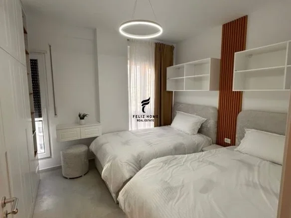 Tirane, jepet me qera apartament 2+1 Kati 6, 100 m² 1.000 € (PAZARI I RI)