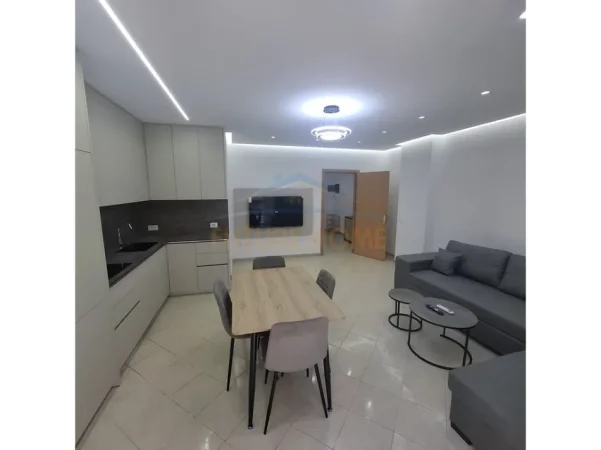 Tirane, jepet me qera apartament 2+1 Kati 3, 580 € (prane Shinjatari)