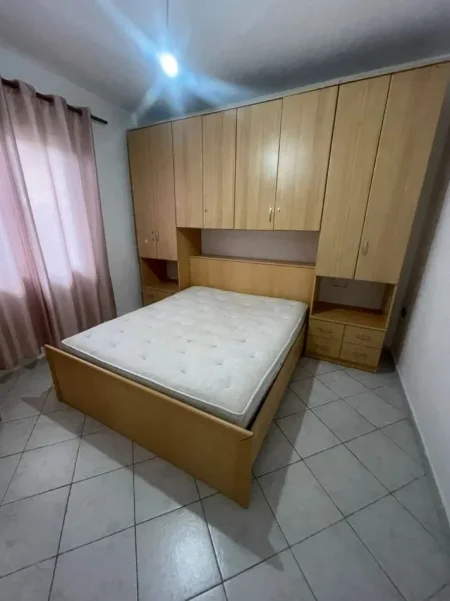 Tirane, jepet me qera Vile 1+1 Kati 1, 60 m² 320 € (Rruga Babë Rexha, Globe, Tiranë)