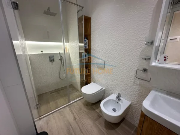 Tirane, jepet me qera apartament 1+1 Kati 9, 58 m² 700 € (KOMPLEKSI KONTAKT , 21 Dhjetori)