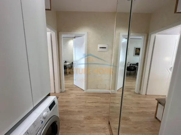 Tirane, jepet me qera apartament 1+1 Kati 9, 58 m² 700 € (KOMPLEKSI KONTAKT , 21 Dhjetori)